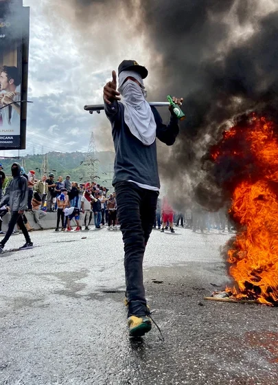  Violentos enfrentamientos entre policías y manifestantes en las calles de Caracas