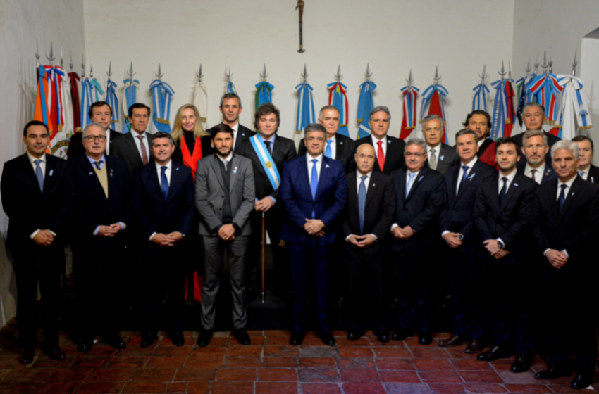  En un acto celebrado en Tucumán el Día de la Independencia, Milei y 18 gobernadores firmaron el Pacto de Mayo