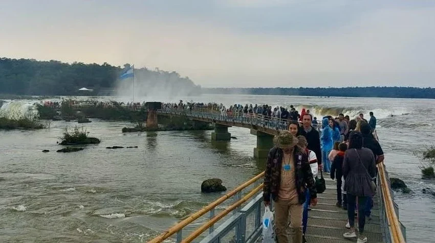  Con más de 100 mil visitantes en dos semanas, las Cataratas del Iguazú volvieron a ser el destino estrella de las vacaciones de invierno