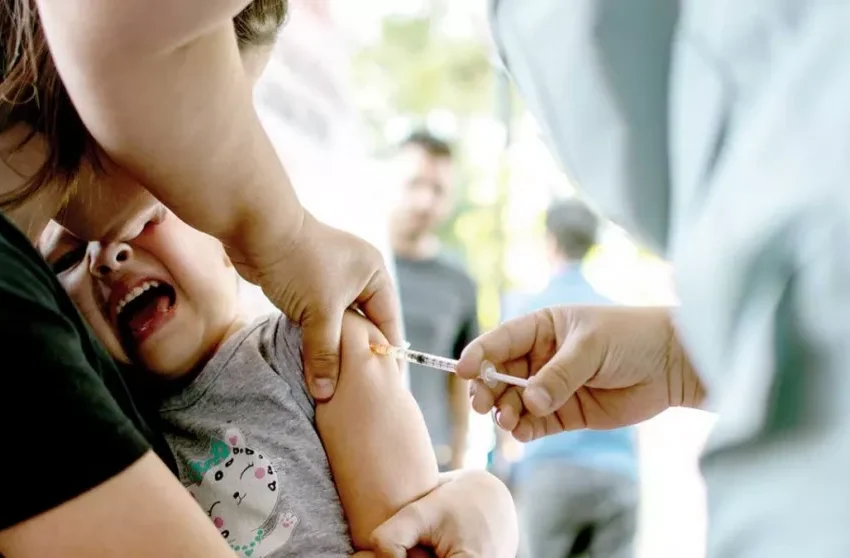  Cobertura de vacunación infantil se estancó en Argentina en 2023 y advierten sobre los riesgos