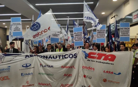  Aeronáuticos realizarán asambleas en Aeroparque y habrá demoras en los vuelos en todo el país