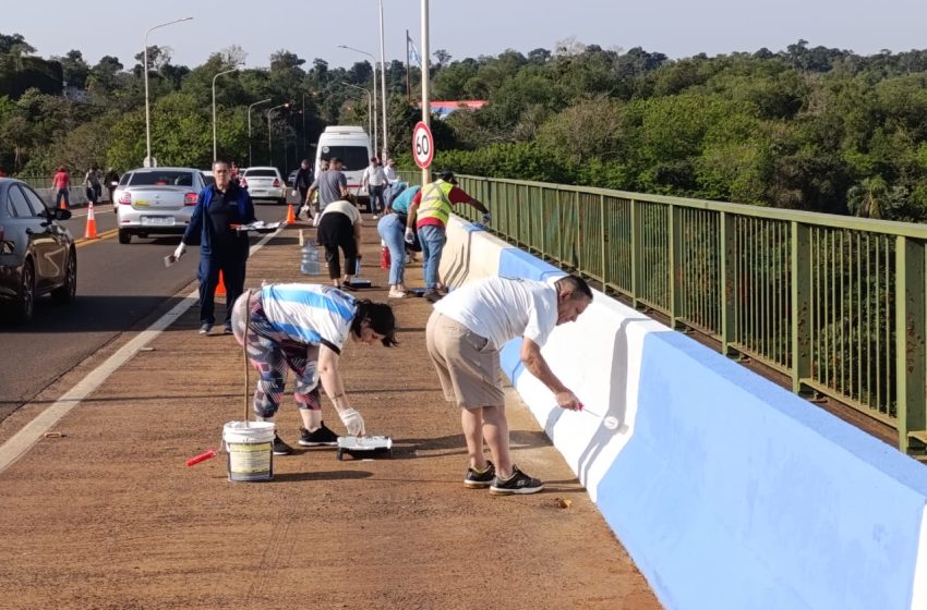  Taxistas, guías y Bomberos Voluntarios se Unen para Pintar el Puente Tancredo Neves