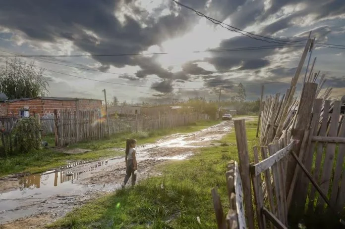  Fue la propia madre quien intentó vender a su hija de cuatro años a una familia en Misiones: la niña vivía en la segunda ciudad más pobre del país