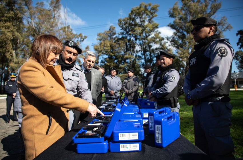  Reequipamiento de las fuerzas : Bullrich entregó 10,800 armas a las fuerzas federales