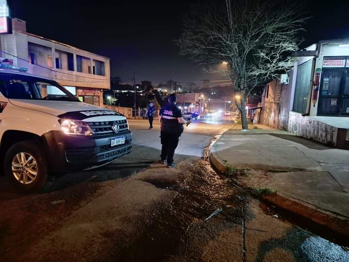  Una mujer se encuentra en terapia intensiva tras ser embestida por una moto