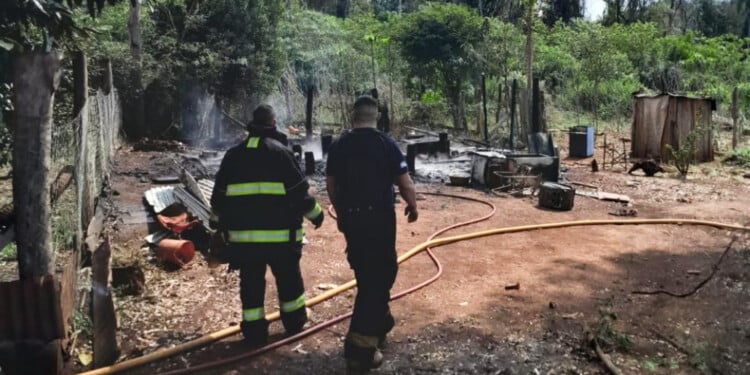  Tragedia en Montecarlo: Incendio en vivienda de madera deja dos menores fallecidos