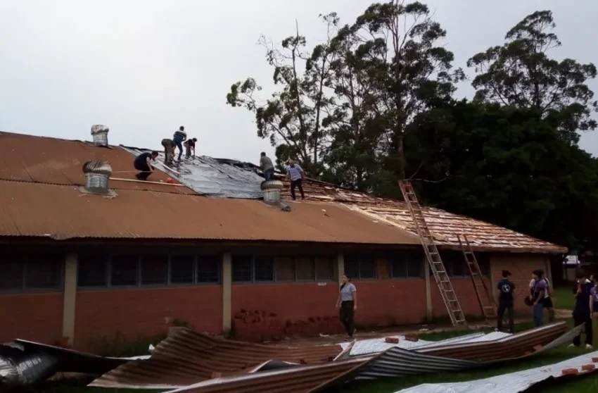  Iguazú: fuertes vientos provocaron voladura de chapas y la EPET N°4 suspendió las clases