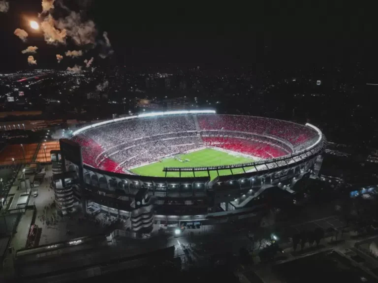 Hinchas brasileños cruzan la frontera de Iguazú rumbo a la final de la Copa Libertadores 2024 imagen-11