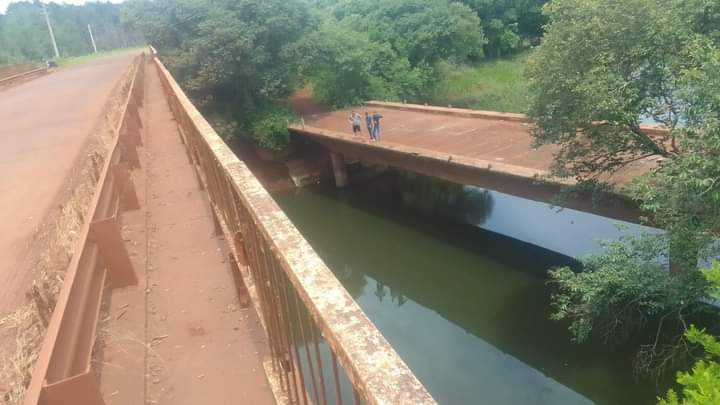  Investigan la muerte de padre e hija que cayeron a un arroyo de Wanda