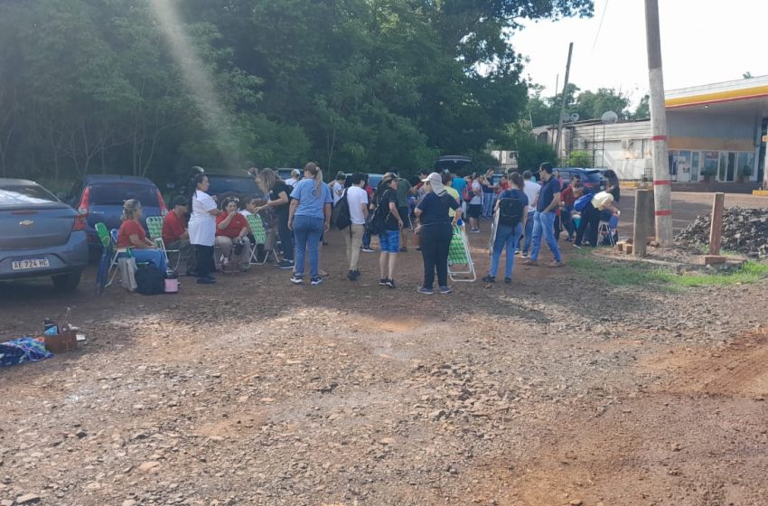  Docentes cortan la RN 12 hasta el mediodía en el peaje de Colonia Victoria