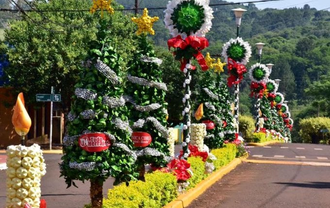  Capioví se prepara para el tradicional encendido del árbol navideño