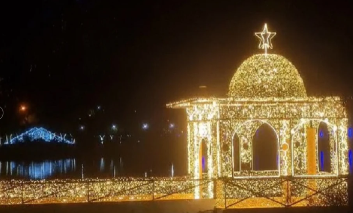  Miles de personas disfrutaron del encendido de luces en el Lago de la República, en CDE