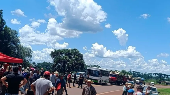  Tensión en la ruta por bloqueo a camiones con yerba mate