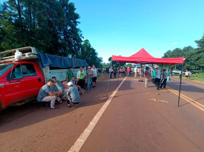 Tensión en la ruta por bloqueo a camiones con yerba mate imagen-9