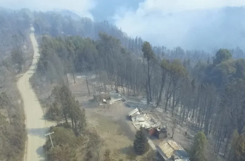  El Bolsón: evacuaron a 800 turistas y el fuego ya arrasó más de 2.000 hectáreas