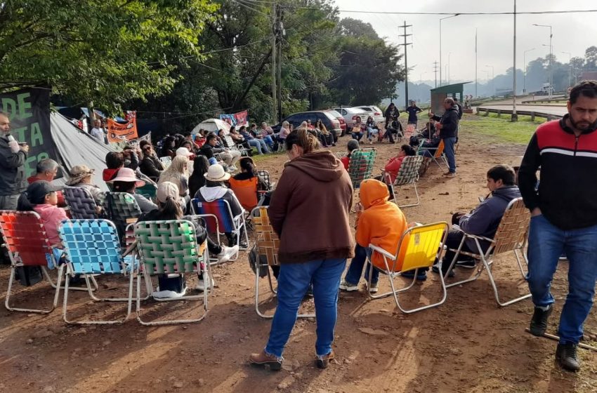 Corte total en la Ruta Nacional 12 por reclamo docente