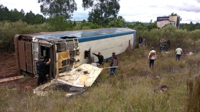 Tragedia en San José: siete personas murieron tras el vuelco de un colectivo en la ruta 14 en el sur de Misiones