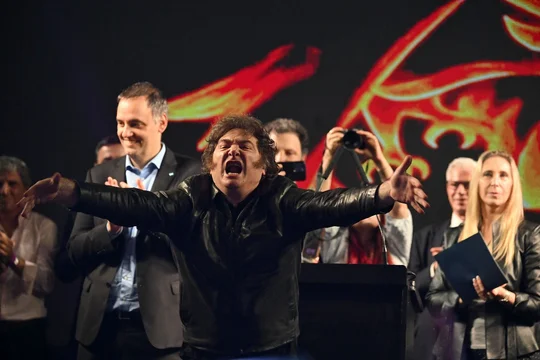  Milei dijo que los del PRO son «fracasados que pelean el cuarto lugar» y definió a Santoro como «Sanvaca»
