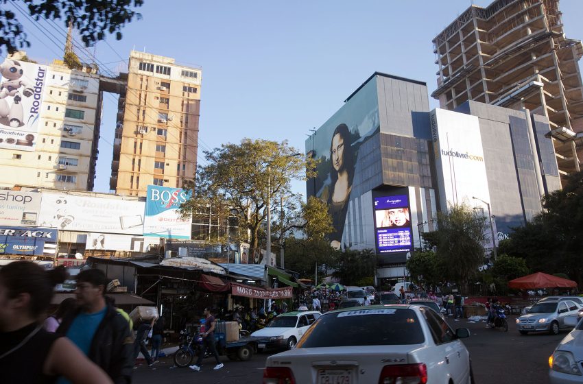  Más de 120 mil personas pasaron por Ciudad del Este durante el Crazy Week 2025