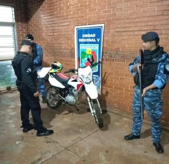  Persecución y operativo: recuperan motocicleta robada en el barrio Santa Rosa
