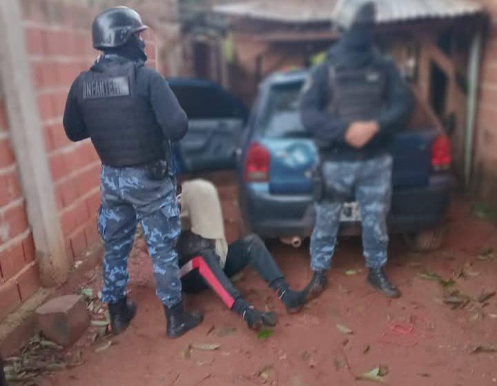 La Policía desarticuló dos narcokioscos en Iguazú: dos detenidos, 80 dosis de cocaína, pedra y marihuana incautadas 6 La Policía desarticuló dos narcokioscos en Iguazú: dos detenidos, 80 dosis de cocaína, pedra y marihuana incautadas