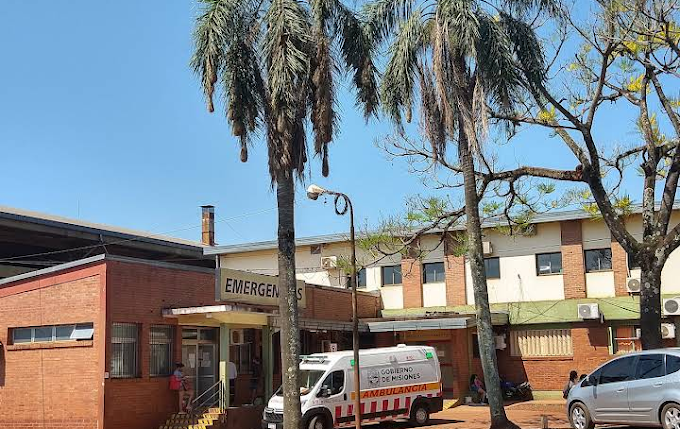  Paro en el hospital Samic de Eldorado: Trabajadora de la salud se encadena como medida de reclamo