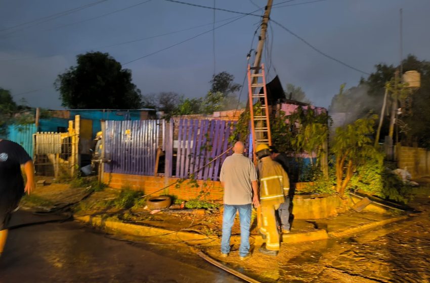  Incendio destruyó una vivienda deshabitada en el Barrio Libertad