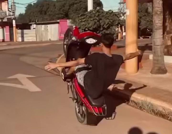 Viral en redes y detenido:secuestraron la moto de un joven que hacía maniobras en Iguazú 6 Viral en redes y detenido:secuestraron la moto de un joven que hacía maniobras en Iguazú