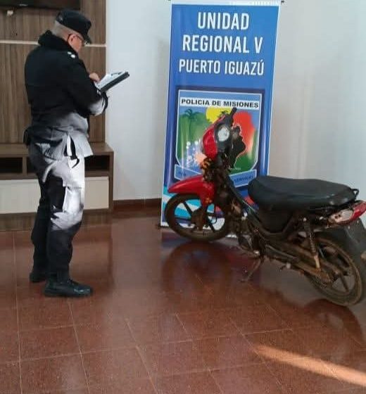  Demoran a dos menores que empujaban una motocicleta robada en Puerto Iguazú