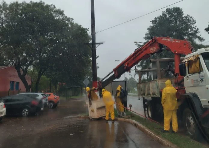Avanzan las reparaciones del tendido eléctrico en Puerto Iguazú tras el temporal 6 Avanzan las reparaciones del tendido eléctrico en Puerto Iguazú tras el temporal