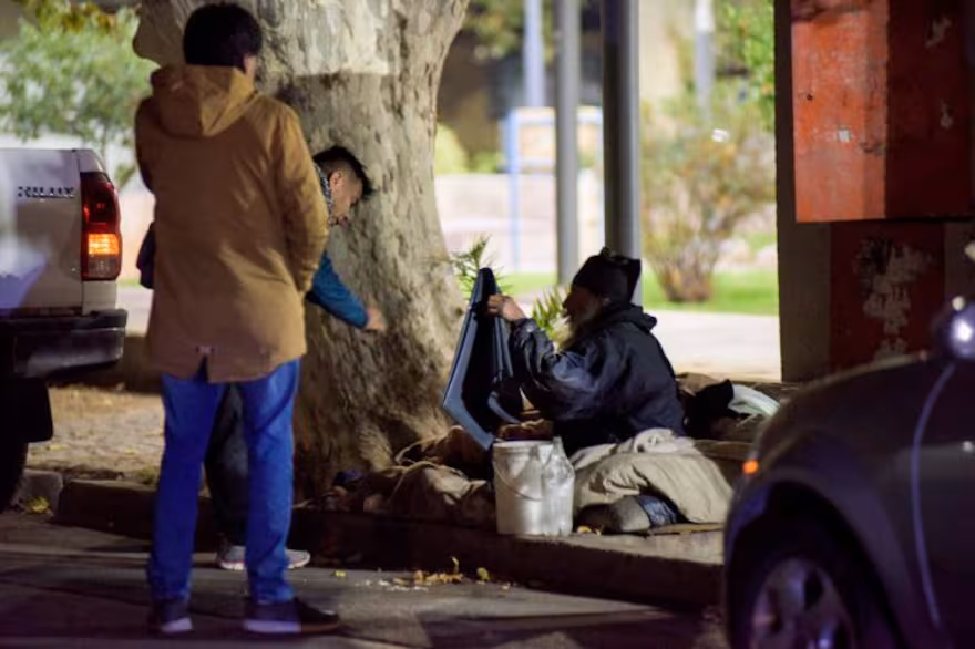 La Iglesia de Mendoza denuncia la muerte de dos personas en situación de calle por el frío y la falta de acción oficial 5 La Iglesia de Mendoza denuncia la muerte de dos personas en situación de calle por el frío y la falta de acción oficial