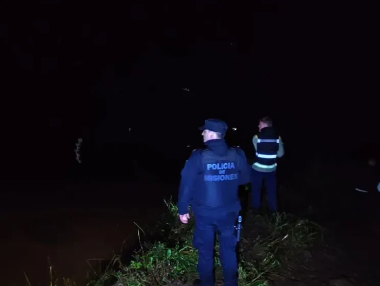 Buscan a un joven que cayó al río Uruguay mientras pescaba y no volvió a la superficie