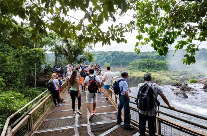  Más de 100 mil personas ya visitaron las Cataratas del Iguazú en lo que va de julio