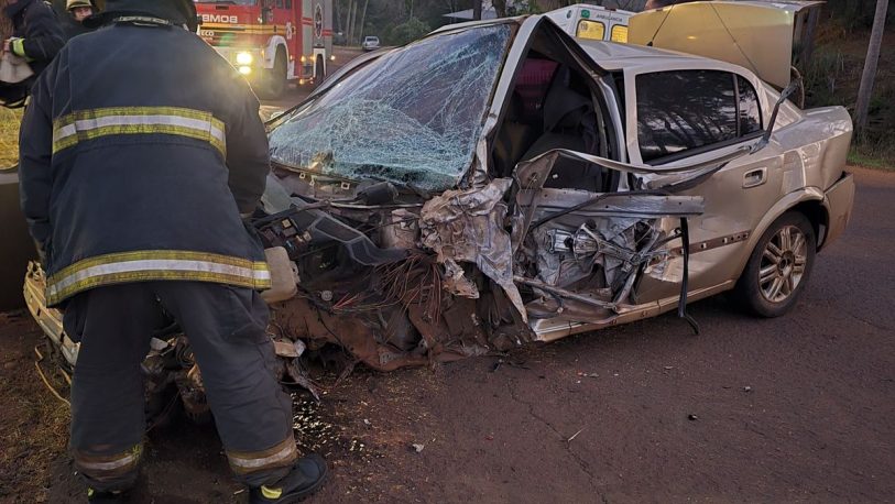 Ruta 4: un hombre murió al chocar su auto contra un camión
