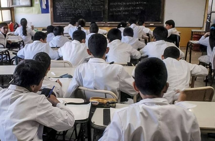 Dos provincias prohibirán el uso del celular en las aulas tras regresar de las vacaciones