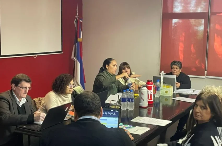  Nueva reunión de la mesa paritaria docente en Misiones: el gremio plantea una mejora salarial del 25%