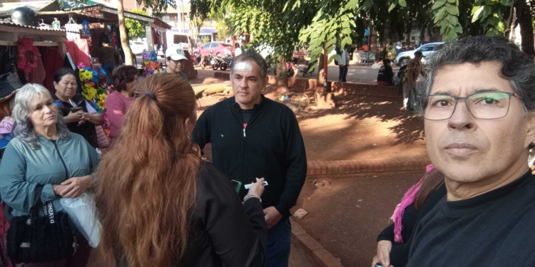 Artesanos de Pto. Esperanza en alerta por desalojo: «Hace más de 20 años que me cedieron un pequeño espacio para vender mis artesanías y el viernes 18... 6 Artesanos de Pto. Esperanza en alerta por desalojo: «Hace más de 20 años que me cedieron un pequeño espacio para vender mis artesanías y el viernes 18 nos despertamos con la amarga noticia: una carta de intimación de desalojo»