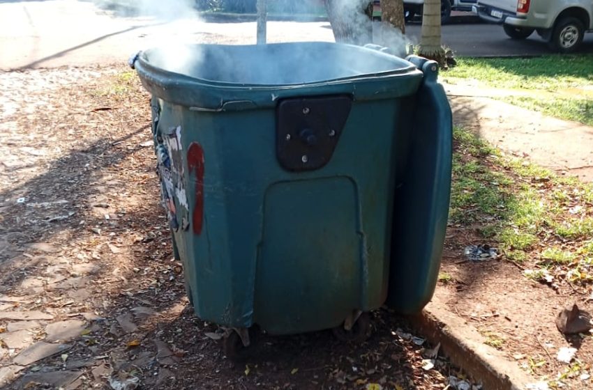  Iguazú: Tiraron carbón encendido al contenedor y provocaron su incendio
