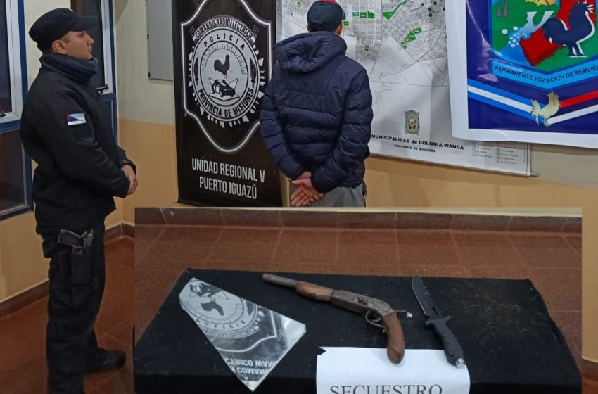  La Policía detuvo a un hombre que intentó agredir a su concubina con un arma casera