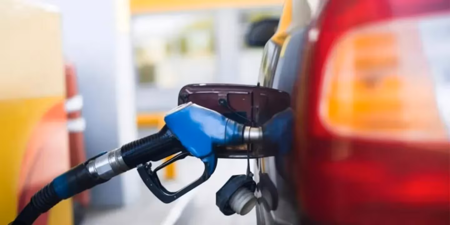 El Gobierno ajustó parcialmente el impuesto a los combustibles: cuánto aumentará la nafta en septiembre 2025