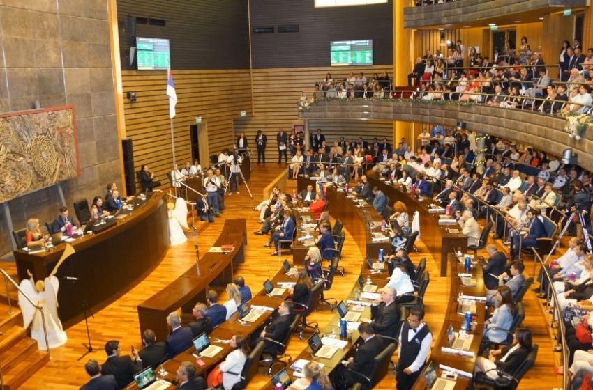 Informe de Fundación Libertad: cada legislador provincial cuesta en promedio $1.182 millones al año