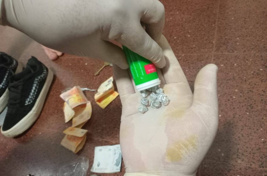  Arrestan a un motodealer en plena venta de pedra en Puerto Iguazú
