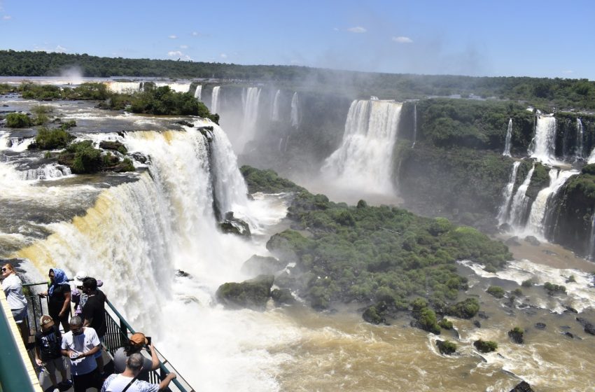  Récord histórico en el Parque Nacional Iguazú (Brasil): más de 155 mil visitantes en agosto, con fuerte presencia de argentinos