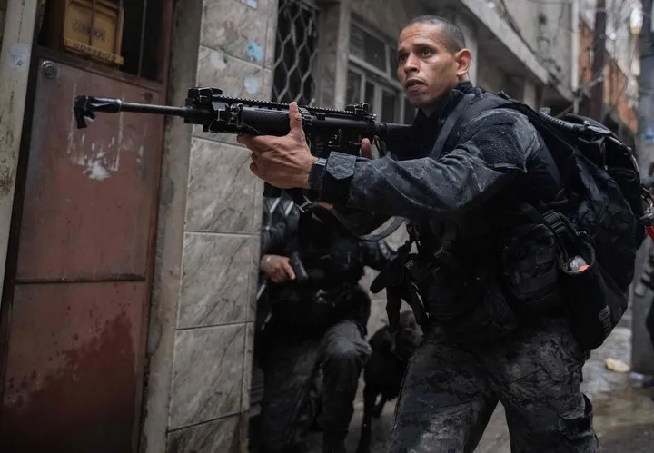 Río de Janeiro: aprueban bonificaciones para policías que maten a criminales