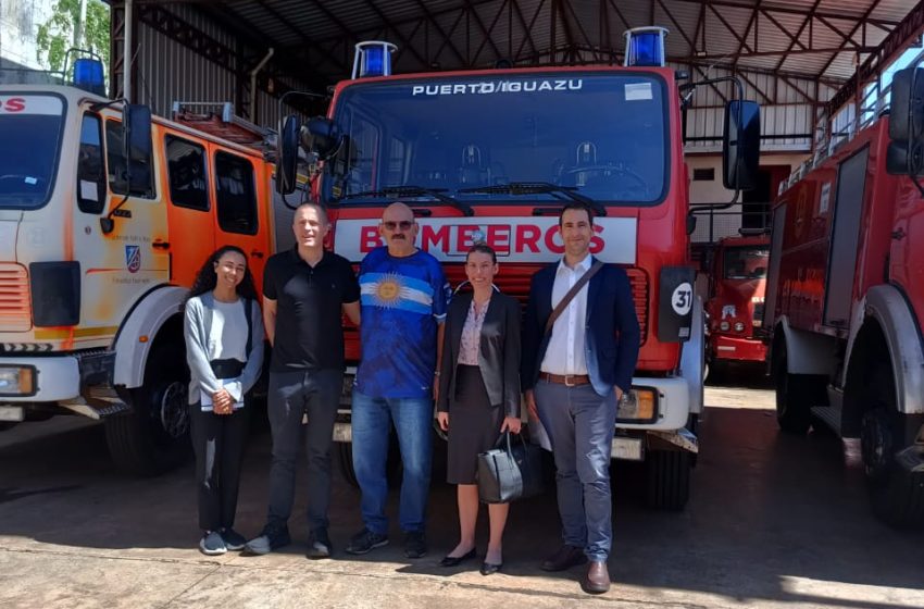  Puerto Iguazú: diplomáticos australianos visitaron la sede de Defensa Civil