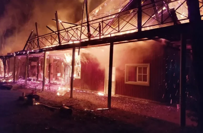 Mojón Grande: un incendio arrasó con un complejo turístico