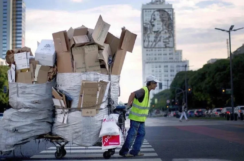 La pobreza fue del 31,6% en el primer semestre de 2025 y registró una significativa baja
