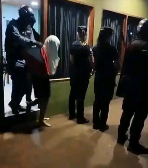 Varios procedimientos en Puerto Iguazú permitieron detener a un acusado por abuso, a un violento y a otros dos ladrones 6 Varios procedimientos en Puerto Iguazú permitieron detener a un acusado por abuso, a un violento y a otros dos ladrones