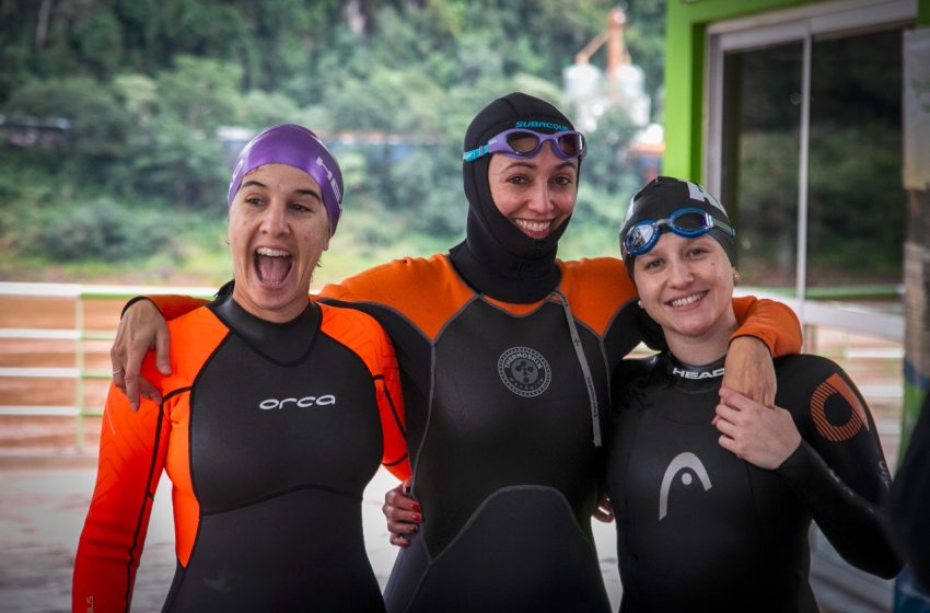 Turismo y aventura en una travesía a nado por el río Iguazú