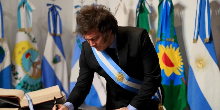  El Gobierno evalúa convocar a sesiones extraordinarias para debatir las reformas previsional y laboral